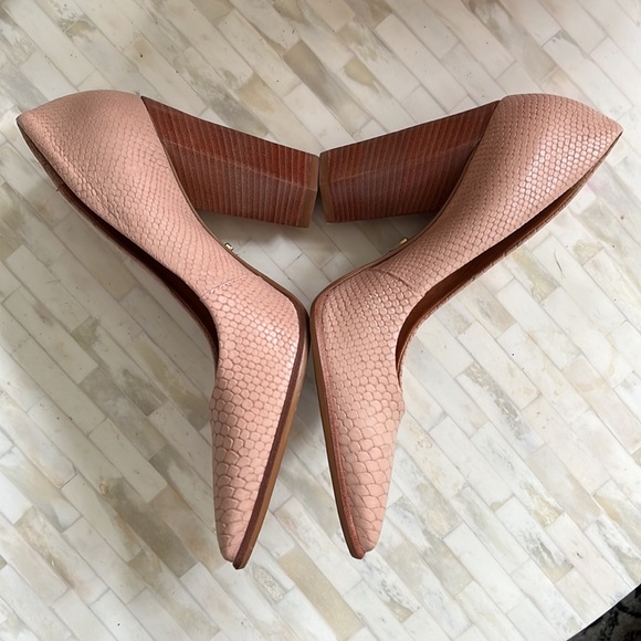 Carrano- Madelyn Snake Rose Pump with Natural Stack heel - Picture 4 of 7